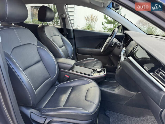 Сірий Кіа Niro, об'ємом двигуна 0 л та пробігом 138 тис. км за 19900 $, фото 23 на Automoto.ua