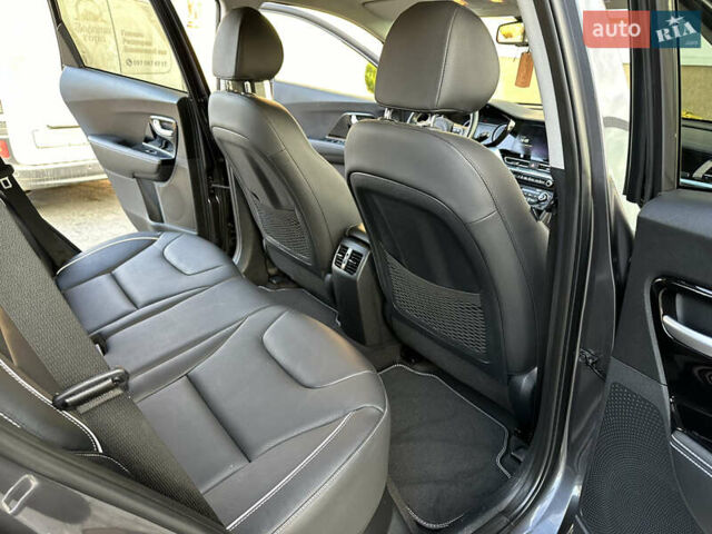 Серый Киа Niro, объемом двигателя 0 л и пробегом 38 тыс. км за 19999 $, фото 54 на Automoto.ua