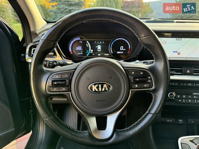 Серый Киа Niro, объемом двигателя 0 л и пробегом 117 тыс. км за 19300 $, фото 6 на Automoto.ua