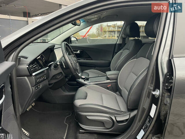 Сірий Кіа Niro, об'ємом двигуна 0 л та пробігом 52 тис. км за 22999 $, фото 50 на Automoto.ua