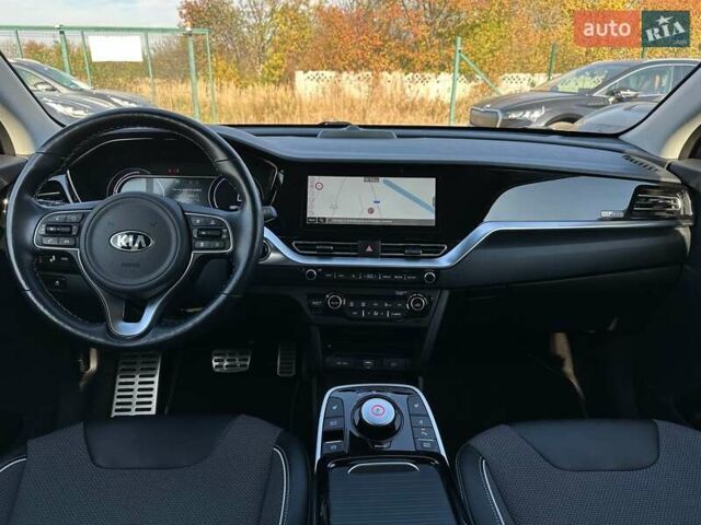 Сірий Кіа Niro, об'ємом двигуна 0 л та пробігом 37 тис. км за 24600 $, фото 34 на Automoto.ua