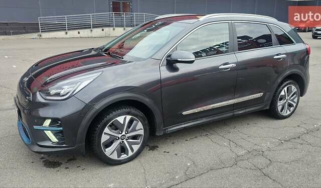 Киа Niro 2021 в Киеве на Automoto.ua Серый Киа Niro, объемом двигателя 0 л и пробегом 195 тыс. км за 16800 $, фото 30 на Automoto.ua