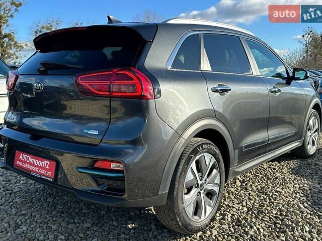 Серый Киа Niro, объемом двигателя 0 л и пробегом 54 тыс. км за 23900 $, фото 24 на Automoto.ua