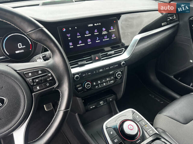 Серый Киа Niro, объемом двигателя 0 л и пробегом 39 тыс. км за 23100 $, фото 32 на Automoto.ua