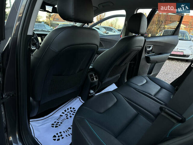Серый Киа Niro, объемом двигателя 0 л и пробегом 55 тыс. км за 18899 $, фото 40 на Automoto.ua