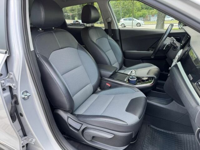 Серый Киа Niro, объемом двигателя 2 л и пробегом 98 тыс. км за 19400 $, фото 14 на Automoto.ua