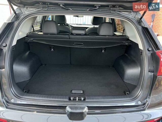 Серый Киа Niro, объемом двигателя 0 л и пробегом 106 тыс. км за 21700 $, фото 10 на Automoto.ua
