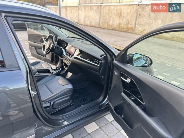 Сірий Кіа Niro, об'ємом двигуна 0 л та пробігом 105 тис. км за 19950 $, фото 24 на Automoto.ua