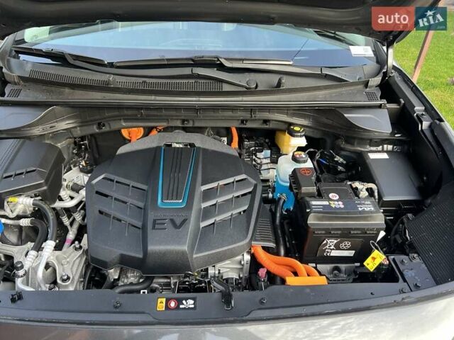 Серый Киа Niro, объемом двигателя 0 л и пробегом 106 тыс. км за 21700 $, фото 12 на Automoto.ua