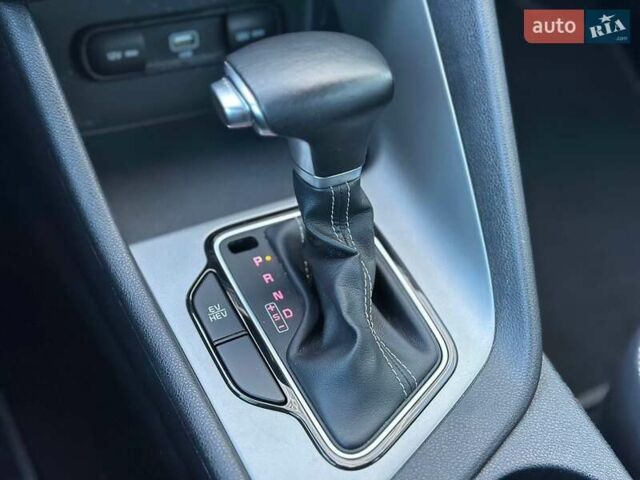 Серый Киа Niro, объемом двигателя 1.6 л и пробегом 57 тыс. км за 24900 $, фото 37 на Automoto.ua