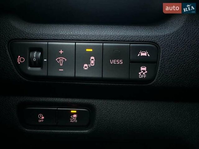 Серый Киа Niro, объемом двигателя 0 л и пробегом 54 тыс. км за 23900 $, фото 8 на Automoto.ua