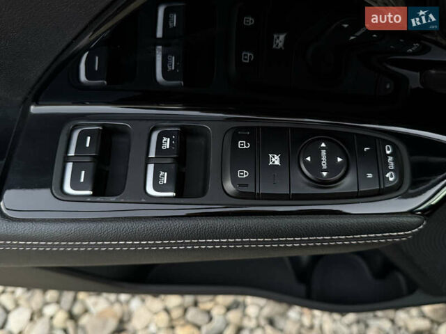 Серый Киа Niro, объемом двигателя 0 л и пробегом 82 тыс. км за 22900 $, фото 32 на Automoto.ua