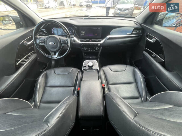 Сірий Кіа Niro, об'ємом двигуна 0 л та пробігом 140 тис. км за 18500 $, фото 31 на Automoto.ua