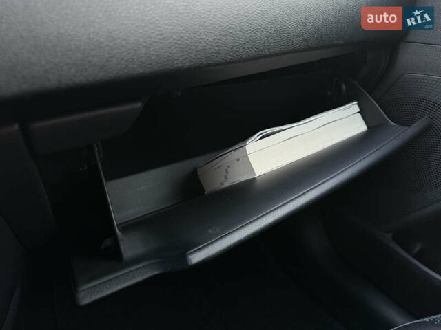 Сірий Кіа Niro, об'ємом двигуна 0 л та пробігом 97 тис. км за 22900 $, фото 69 на Automoto.ua