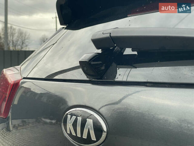 Сірий Кіа Niro, об'ємом двигуна 0 л та пробігом 52 тис. км за 22999 $, фото 17 на Automoto.ua