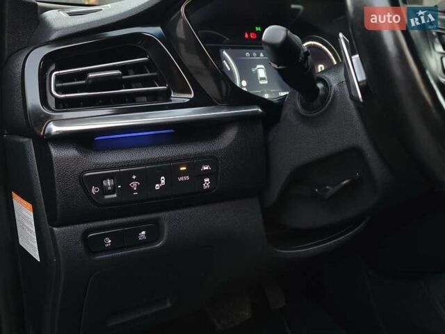 Сірий Кіа Niro, об'ємом двигуна 0 л та пробігом 136 тис. км за 18899 $, фото 24 на Automoto.ua