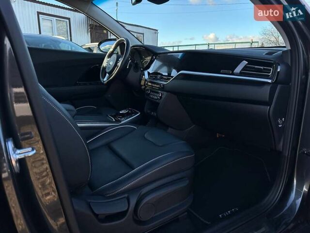 Серый Киа Niro, объемом двигателя 0 л и пробегом 54 тыс. км за 23900 $, фото 89 на Automoto.ua