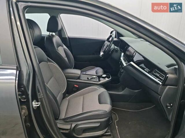 Сірий Кіа Niro, об'ємом двигуна 0 л та пробігом 111 тис. км за 19999 $, фото 6 на Automoto.ua