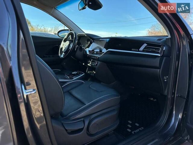 Сірий Кіа Niro, об'ємом двигуна 0 л та пробігом 100 тис. км за 21900 $, фото 84 на Automoto.ua