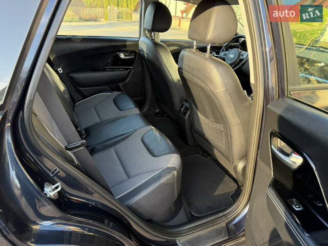 Серый Киа Niro, объемом двигателя 0 л и пробегом 157 тыс. км за 18350 $, фото 48 на Automoto.ua