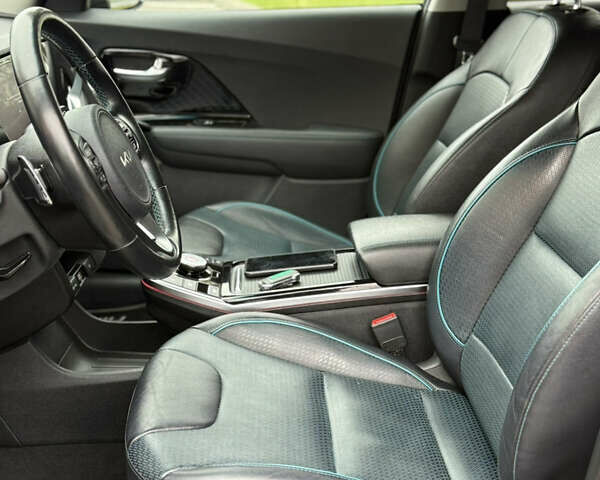 Серый Киа Niro, объемом двигателя 0 л и пробегом 93 тыс. км за 21500 $, фото 15 на Automoto.ua