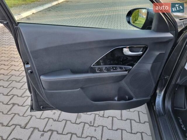 Серый Киа Niro, объемом двигателя 0 л и пробегом 121 тыс. км за 18750 $, фото 18 на Automoto.ua