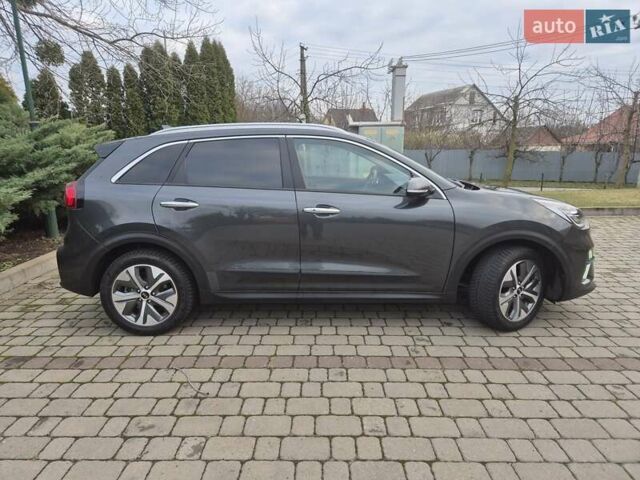 Серый Киа Niro, объемом двигателя 0 л и пробегом 79 тыс. км за 20450 $, фото 4 на Automoto.ua