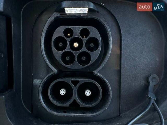 Сірий Кіа Niro, об'ємом двигуна 0 л та пробігом 100 тис. км за 21900 $, фото 16 на Automoto.ua