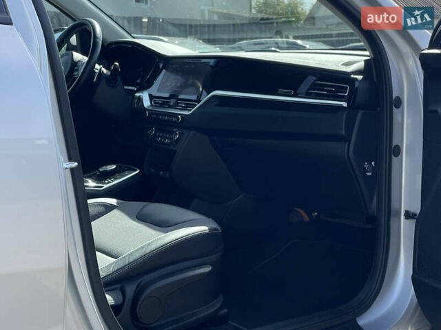 Серый Киа Niro, объемом двигателя 0 л и пробегом 51 тыс. км за 21760 $, фото 39 на Automoto.ua