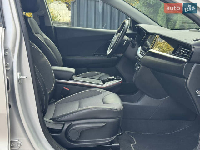 Сірий Кіа Niro, об'ємом двигуна 0 л та пробігом 141 тис. км за 17799 $, фото 38 на Automoto.ua
