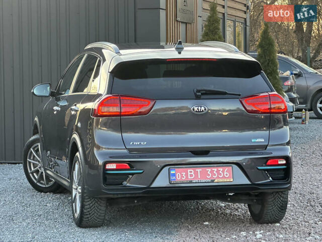 Серый Киа Niro, объемом двигателя 0 л и пробегом 55 тыс. км за 18899 $, фото 9 на Automoto.ua