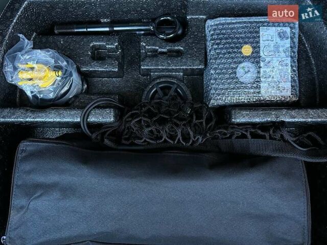 Серый Киа Niro, объемом двигателя 0 л и пробегом 54 тыс. км за 23900 $, фото 88 на Automoto.ua