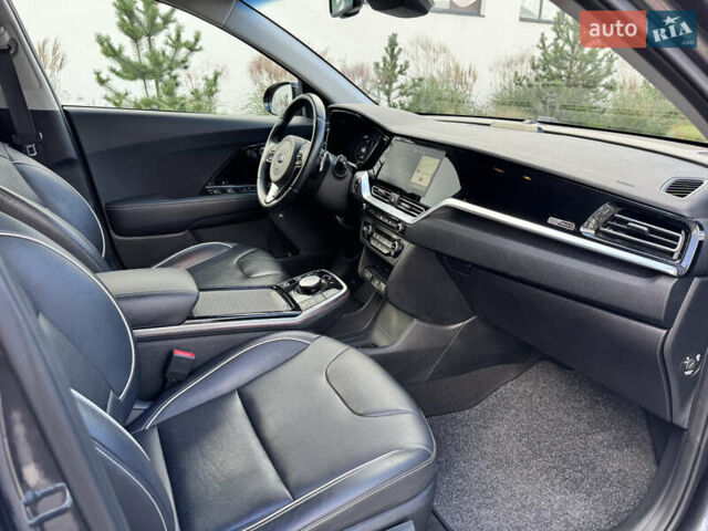 Сірий Кіа Niro, об'ємом двигуна 0 л та пробігом 138 тис. км за 19900 $, фото 24 на Automoto.ua