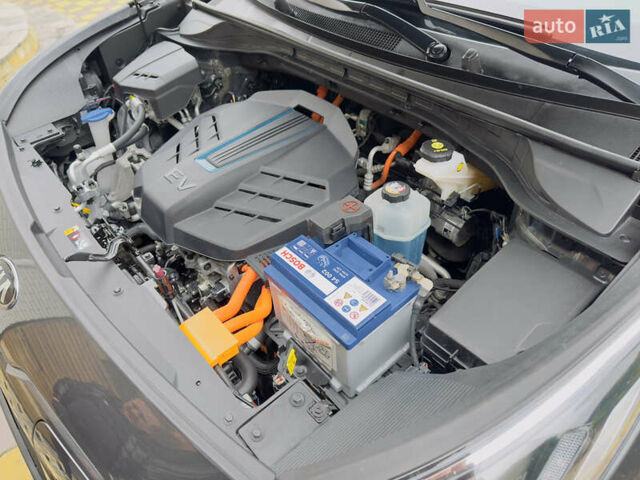 Серый Киа Niro, объемом двигателя 0 л и пробегом 137 тыс. км за 18450 $, фото 35 на Automoto.ua