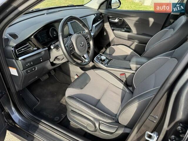 Сірий Кіа Niro, об'ємом двигуна 0 л та пробігом 88 тис. км за 21700 $, фото 25 на Automoto.ua