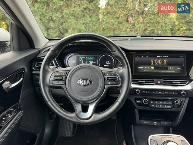 Сірий Кіа Niro, об'ємом двигуна 0 л та пробігом 141 тис. км за 17799 $, фото 47 на Automoto.ua