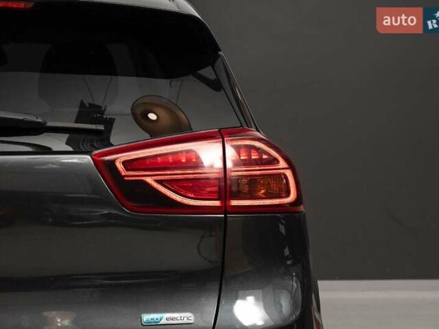 Сірий Кіа Niro, об'ємом двигуна 0 л та пробігом 77 тис. км за 14950 $, фото 7 на Automoto.ua