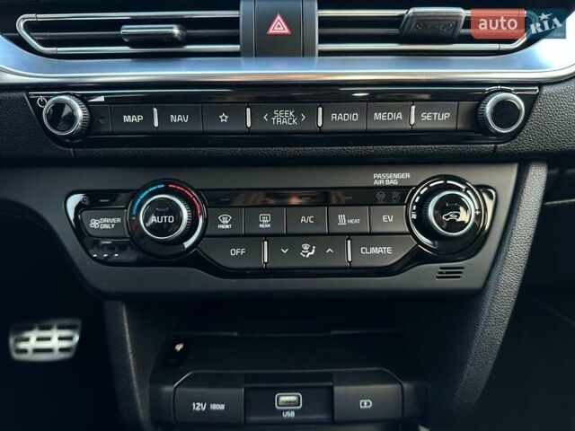 Серый Киа Niro, объемом двигателя 0 л и пробегом 54 тыс. км за 23900 $, фото 65 на Automoto.ua