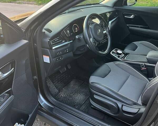 Сірий Кіа Niro, об'ємом двигуна 0 л та пробігом 116 тис. км за 21200 $, фото 6 на Automoto.ua