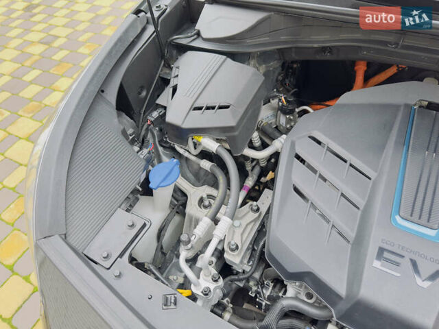 Серый Киа Niro, объемом двигателя 0 л и пробегом 137 тыс. км за 18350 $, фото 35 на Automoto.ua