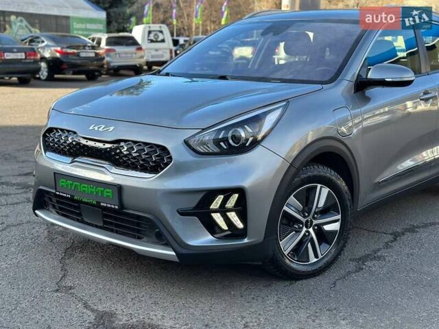 Серый Киа Niro, объемом двигателя 1.6 л и пробегом 57 тыс. км за 24900 $, фото 3 на Automoto.ua