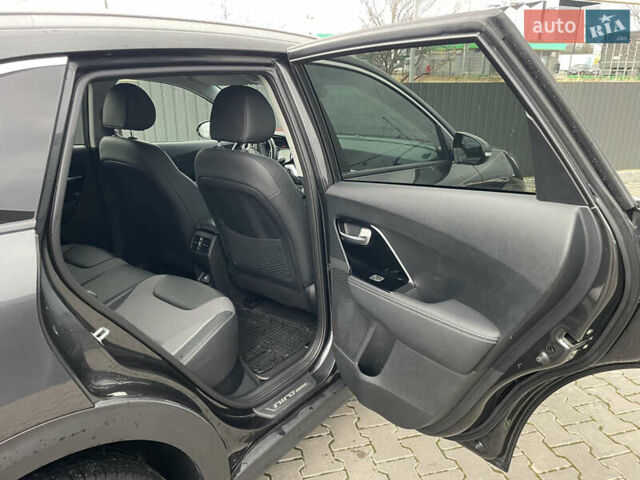 Сірий Кіа Niro, об'ємом двигуна 0 л та пробігом 52 тис. км за 22999 $, фото 21 на Automoto.ua