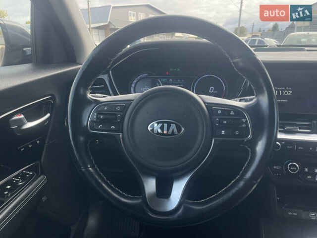 Сірий Кіа Niro, об'ємом двигуна 0 л та пробігом 140 тис. км за 18500 $, фото 34 на Automoto.ua