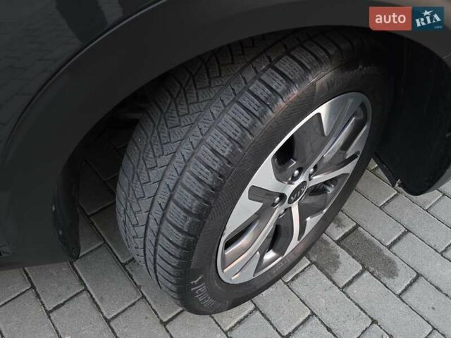 Сірий Кіа Niro, об'ємом двигуна 0 л та пробігом 136 тис. км за 18899 $, фото 17 на Automoto.ua