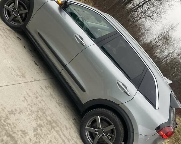 Серый Киа Niro, объемом двигателя 0 л и пробегом 54 тыс. км за 19999 $, фото 9 на Automoto.ua