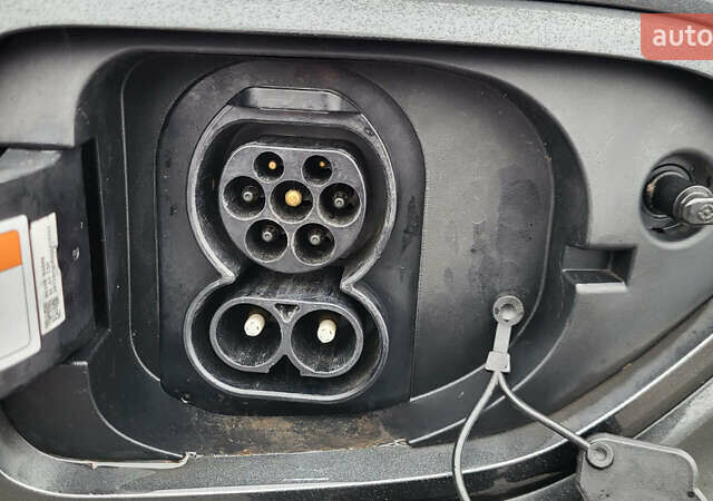 Сірий Кіа Niro, об'ємом двигуна 0 л та пробігом 106 тис. км за 20950 $, фото 20 на Automoto.ua