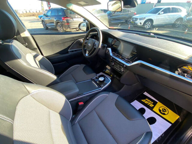 Сірий Кіа Niro, об'ємом двигуна 39 л та пробігом 27 тис. км за 17600 $, фото 19 на Automoto.ua