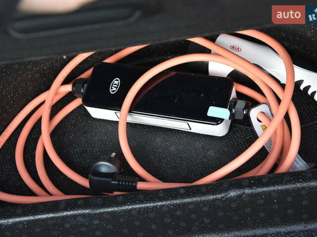 Серый Киа Niro, объемом двигателя 0 л и пробегом 23 тыс. км за 24590 $, фото 41 на Automoto.ua