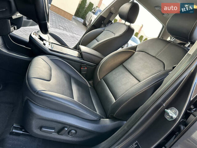 Серый Киа Niro, объемом двигателя 0 л и пробегом 38 тыс. км за 19999 $, фото 41 на Automoto.ua
