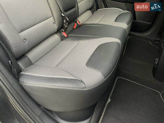 Сірий Кіа Niro, об'ємом двигуна 0 л та пробігом 52 тис. км за 22999 $, фото 64 на Automoto.ua